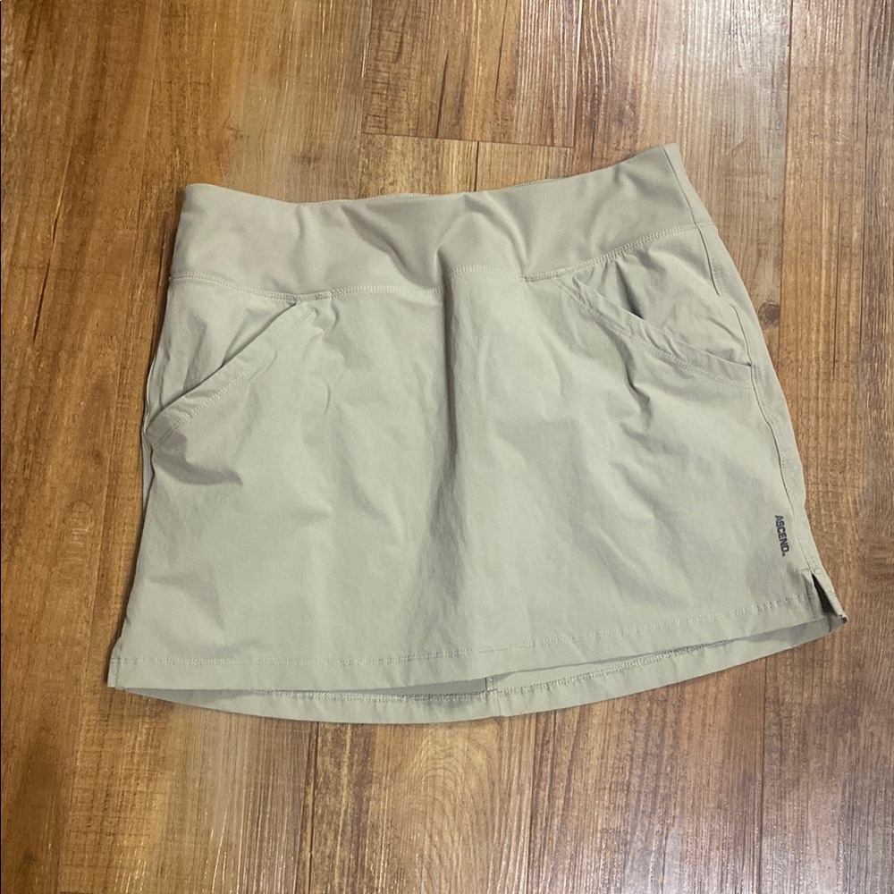 Ascend tan Skort with Pockets size medium